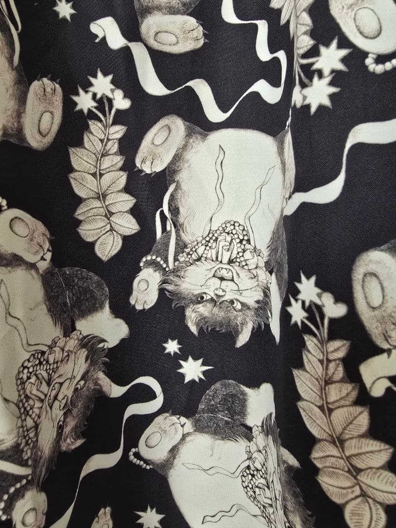 ロ*ー様 ヒグチユウコ　ディズニー ルシファー　スカート