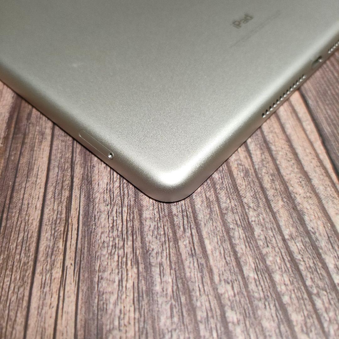 iPad 第6世代 32GB SIMフリー シルバー 美品