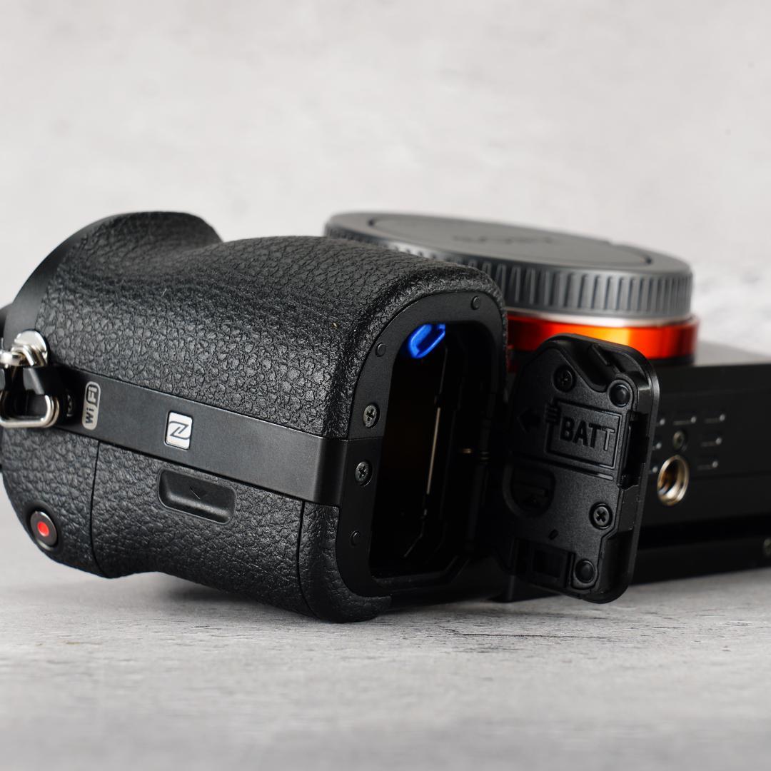 美品1,630回！世界初フルサイズミラーレスSONY α7 ILCE-7K