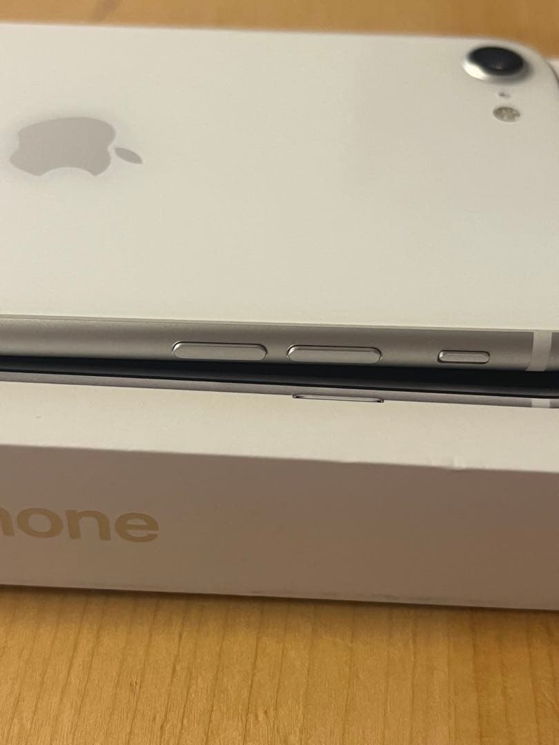 【美品】iPhone SE 第2世代 64GB 本体 white