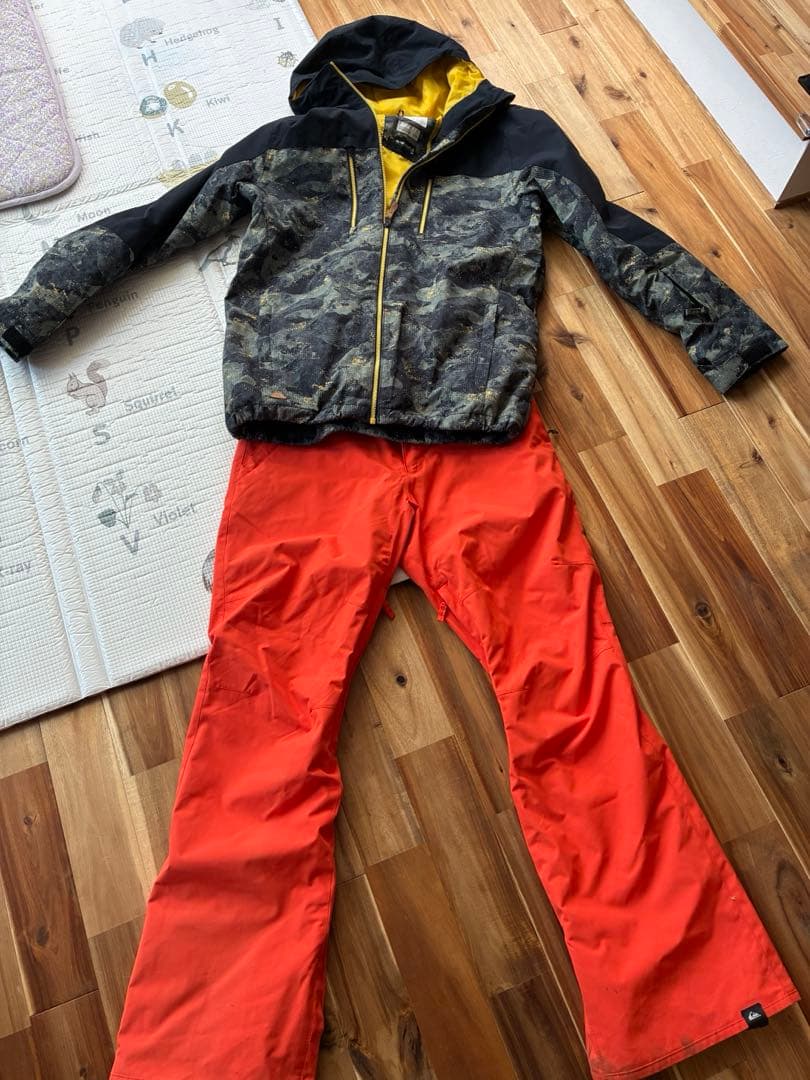 QUICK SILVER スノーボードウェアー上下セット