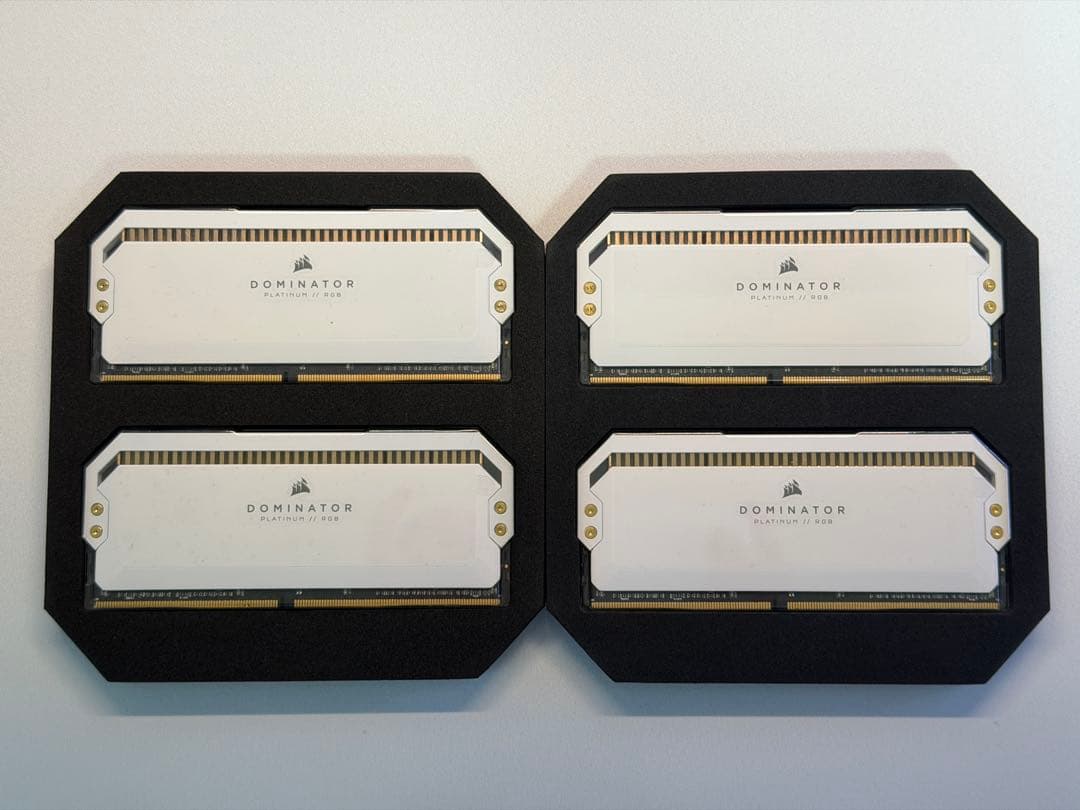 Dominator Platinum RGB DDR4 2×16GB 2セット