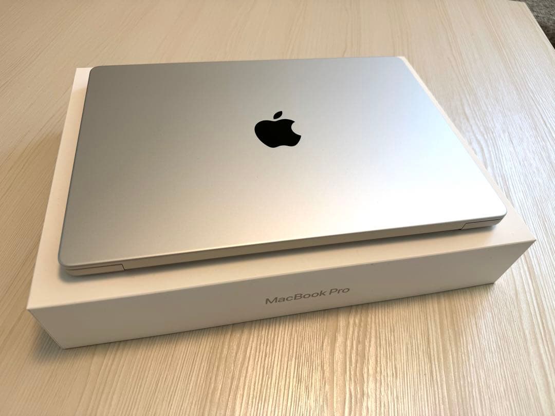 美品 MacBookPro M4 24GB 1TB シルバー