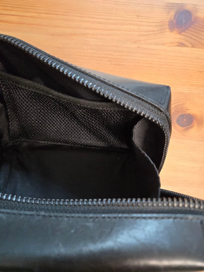 Drip レザースクエアポーチ - Mサイズ ブラック