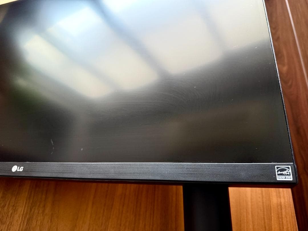 LG アームスタンド採用 IPS 4Kモニター 27UN880-B