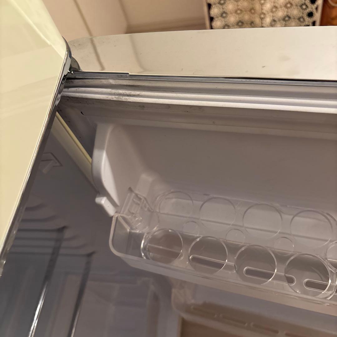 レトロデザイン　ノンフロン冷凍冷蔵庫　１１４ℓ PRR-122Ｄ-Ｗ