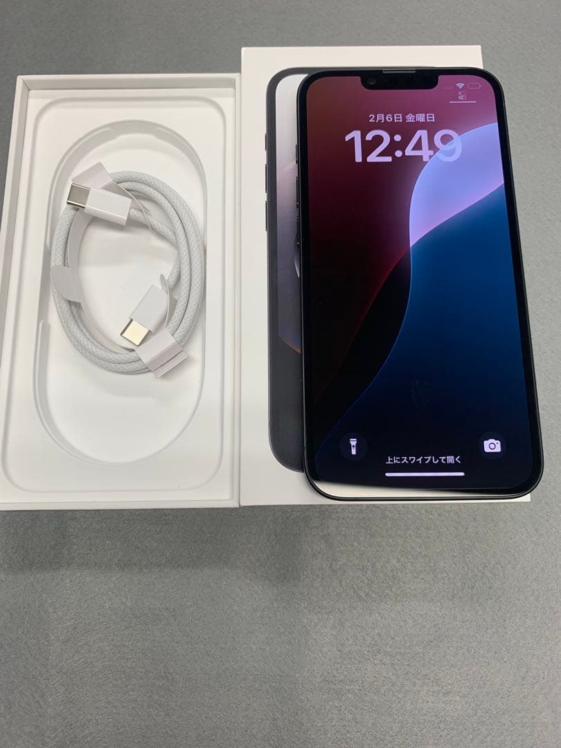 新品同様　国内版　simフリー　iPhone16e 128GB 充電3回