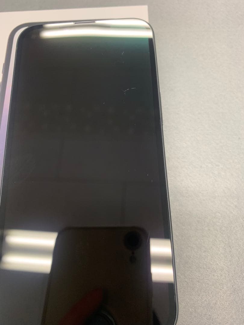 新品同様　国内版　simフリー　iPhone16e 128GB 充電3回