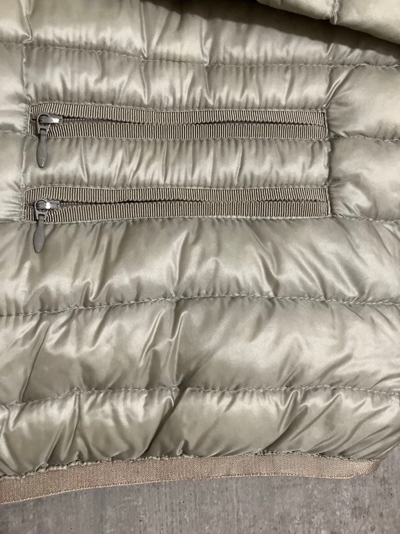 Moncler モンクレール　リボンフリルノーカラーライトダウンジャケット