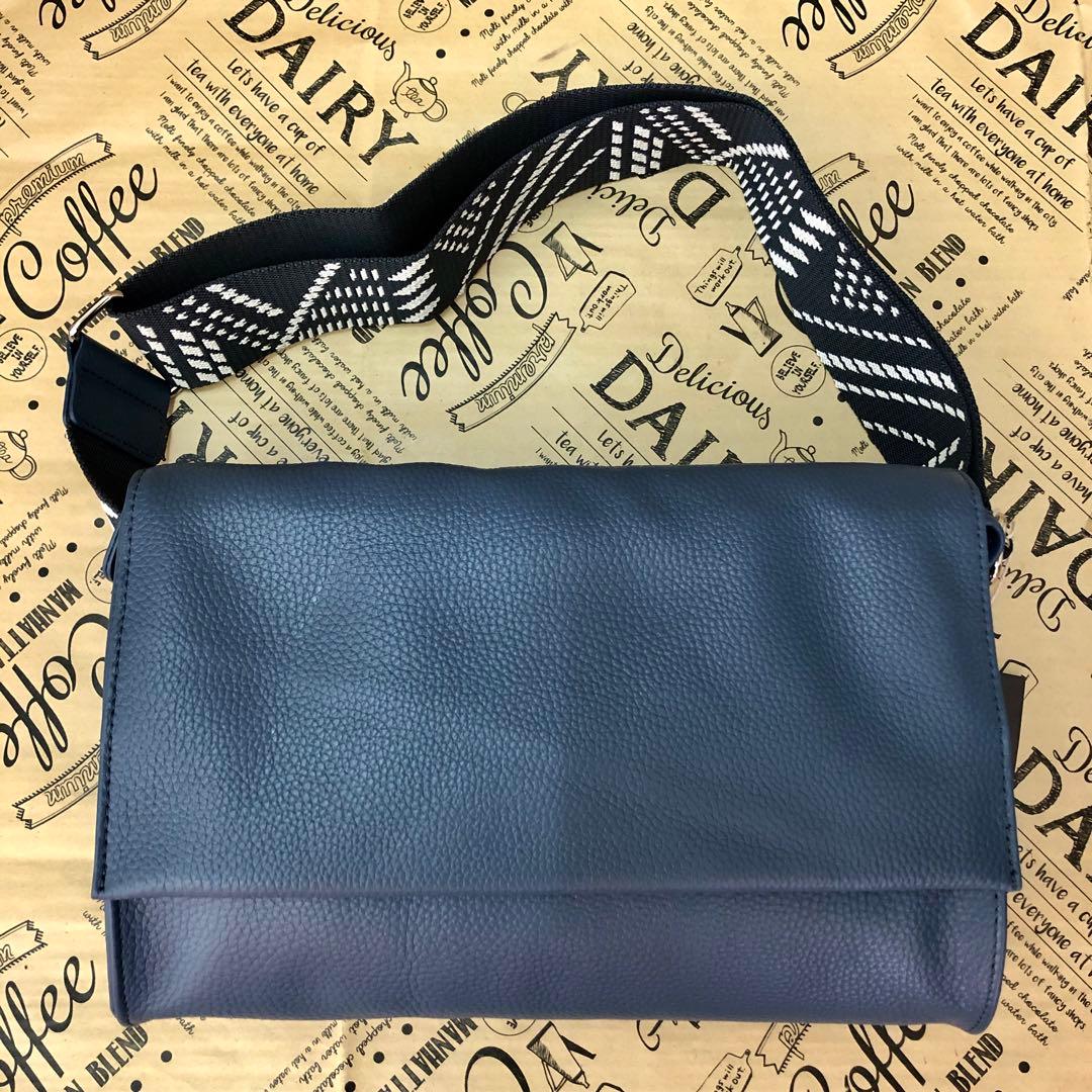 【美品】イアパピヨネ ショルダーバッグ タグ付 レザー ブルー S3030