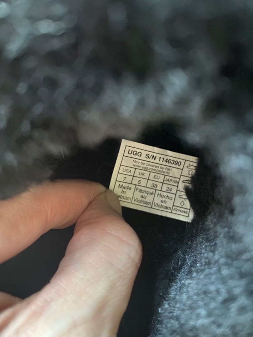 美品・UGG/アグ W TAZZLITA （ブラック） 38 US7サイズ