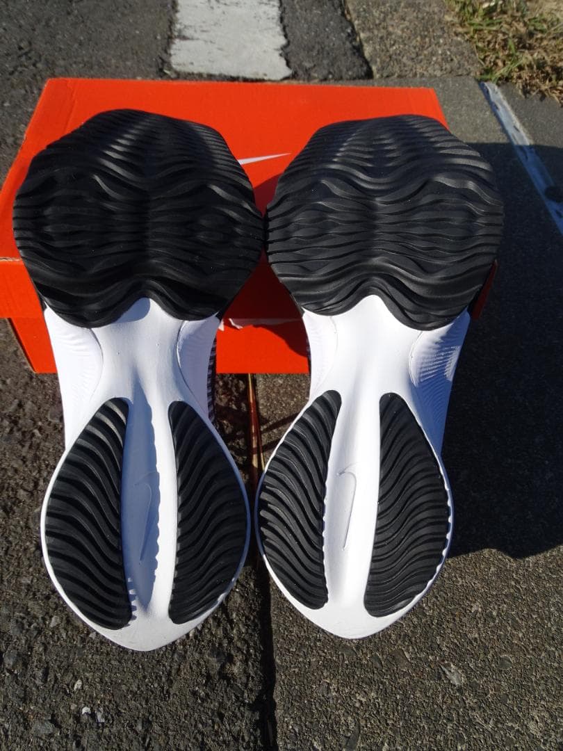 【未使用】ナイキ エア ズーム テンポ ネクスト％　25.0cm