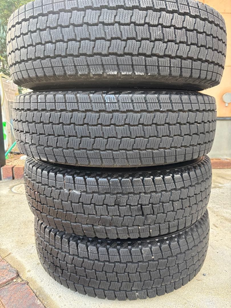 BLIZZAK DM-V2 タイヤセット 17インチ ホイール付き