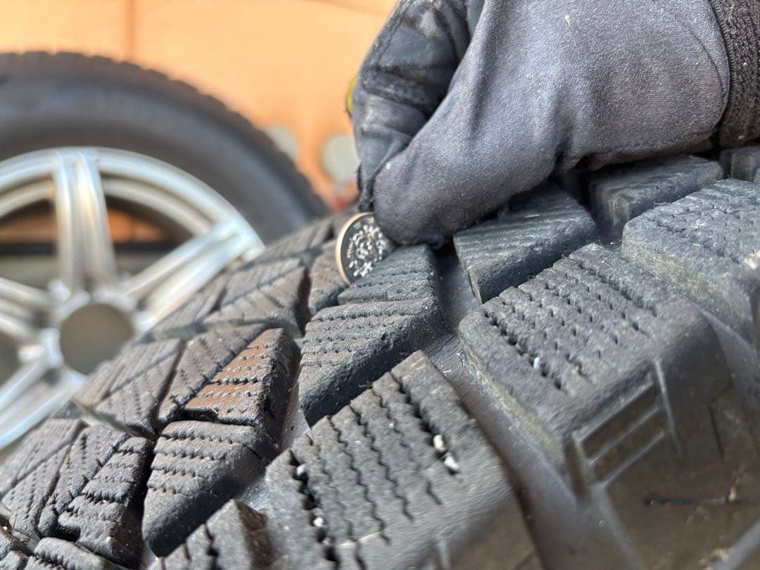 BLIZZAK DM-V2 タイヤセット 17インチ ホイール付き