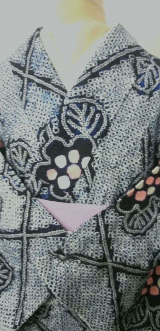 有松総絞り浴衣小紋、紺色生地に全体に花柄入