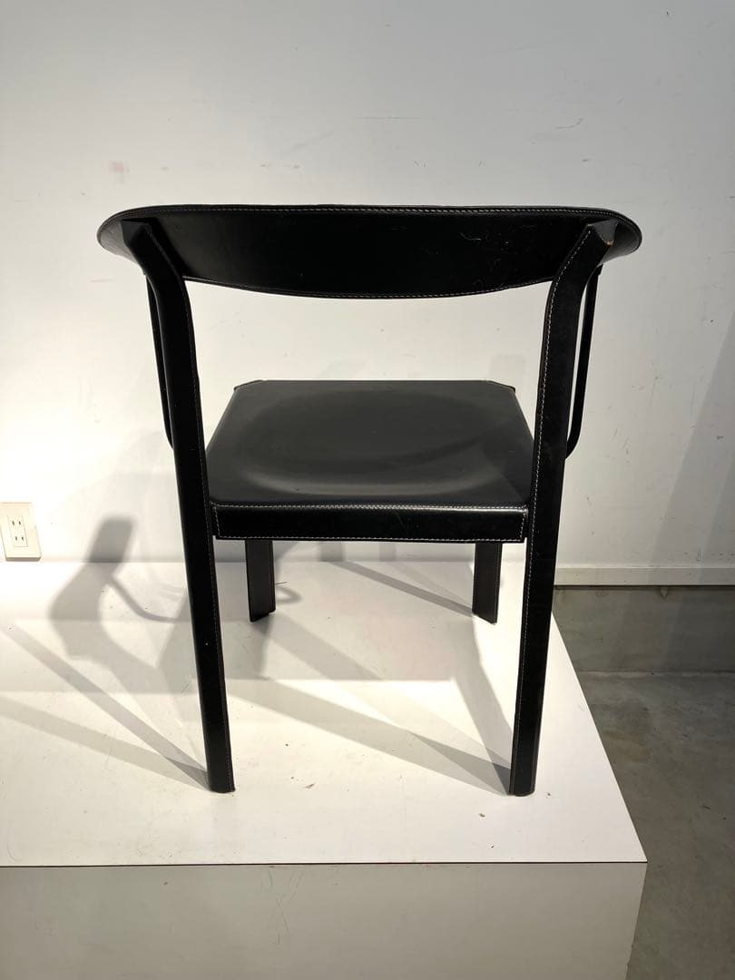 ヴィンテージ、デザイナーズチェア、本革、ポストモダン、カッシーナ、コンラン、