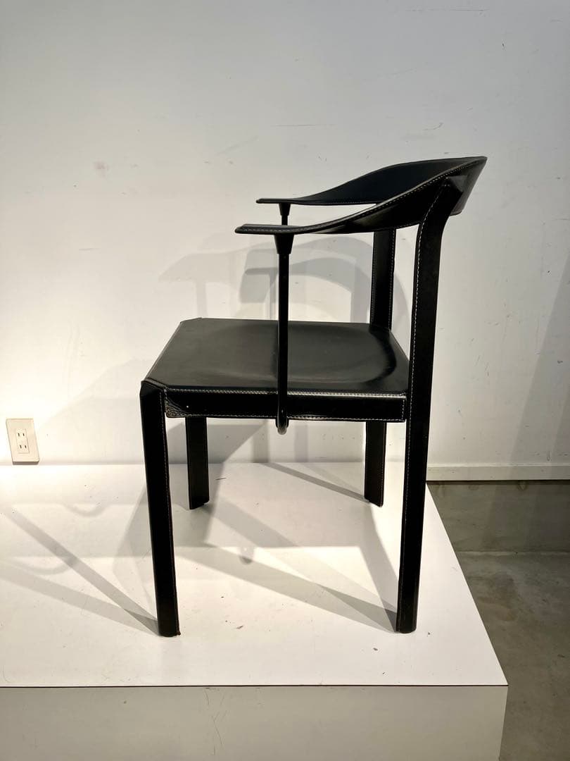 ヴィンテージ、デザイナーズチェア、本革、ポストモダン、カッシーナ、コンラン、