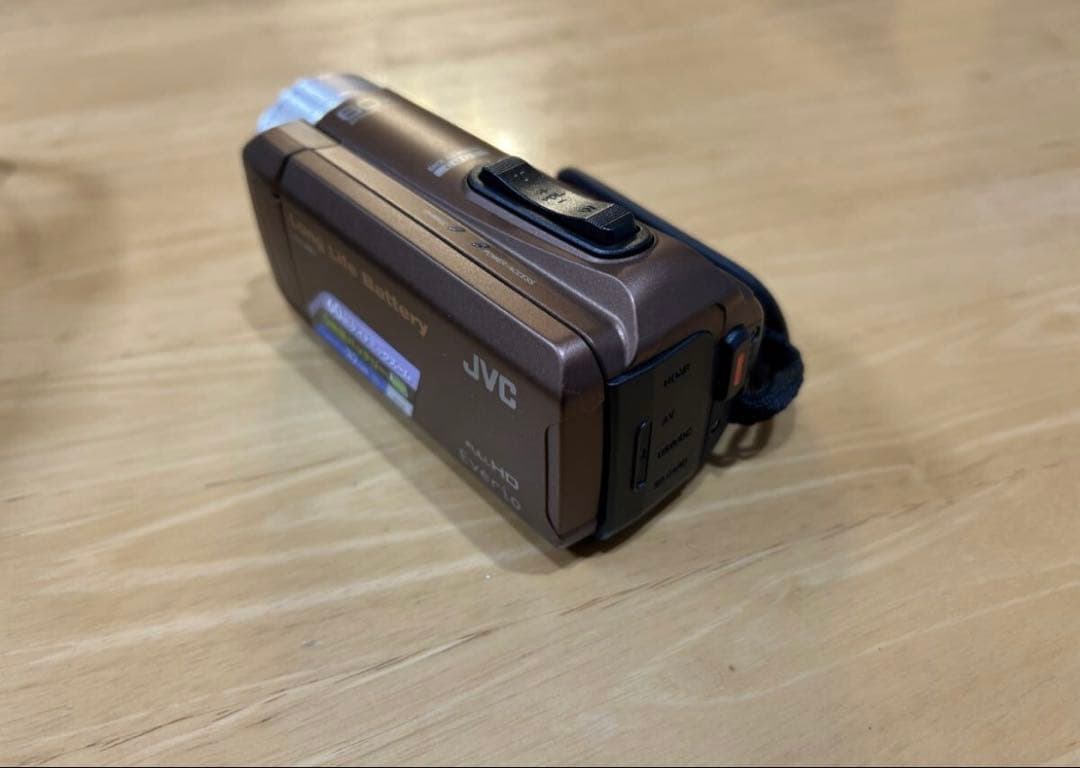 完動品　美品　JVC Everio GZ-F100-T フルHDビデオカメラ