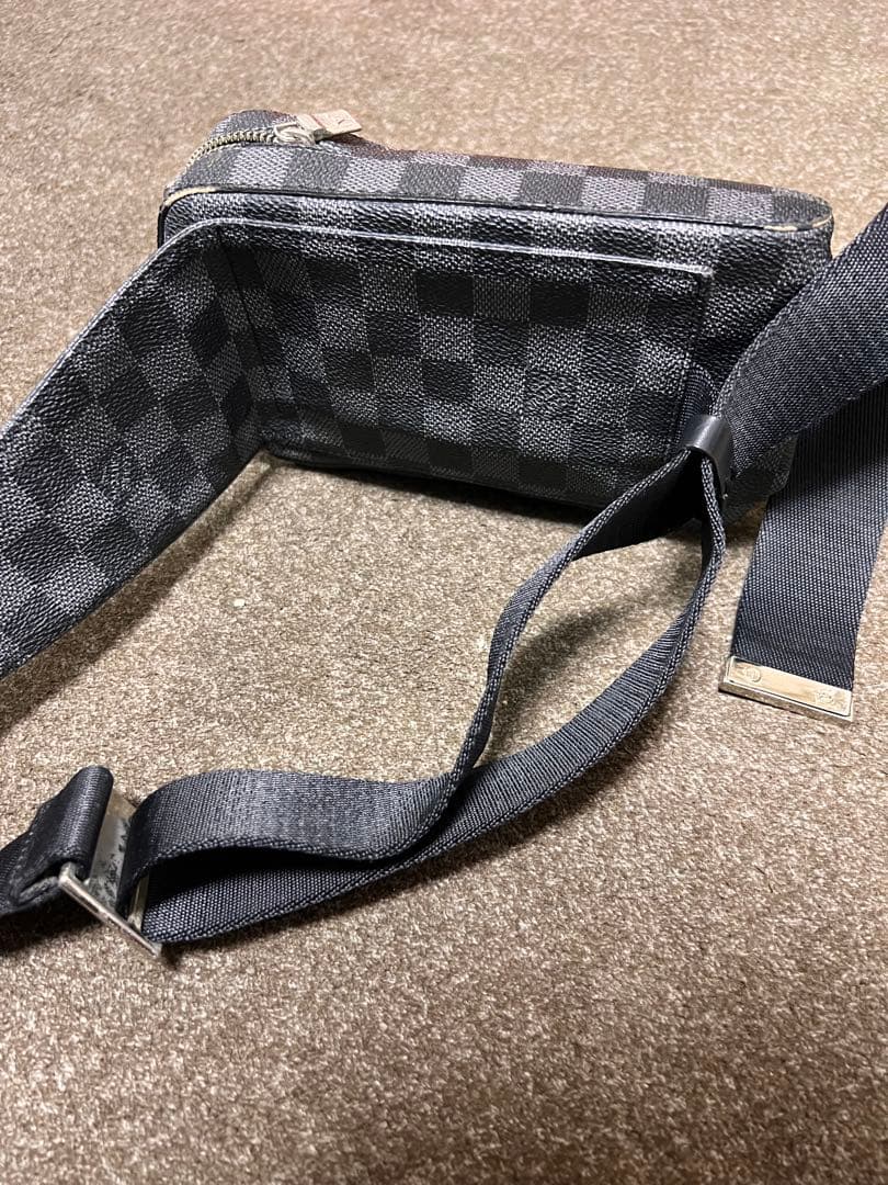 ルイヴィトン ショルダーバック ブラック 最安値