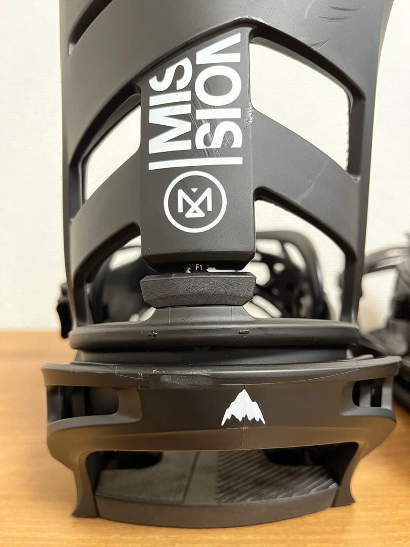 BURTON スノーボード ビンディング Mission ブラック