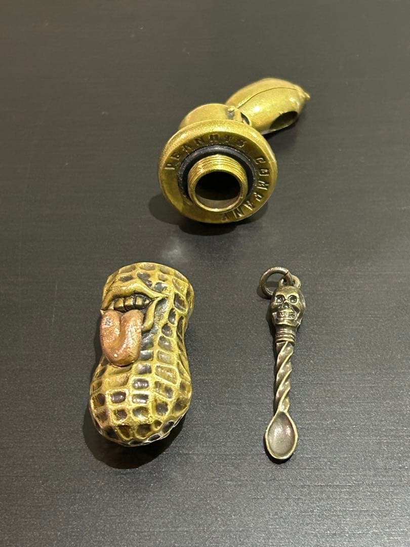 ピーナッツ&カンパニー　ヤチマタ　ベロピーナッツキーホルダー