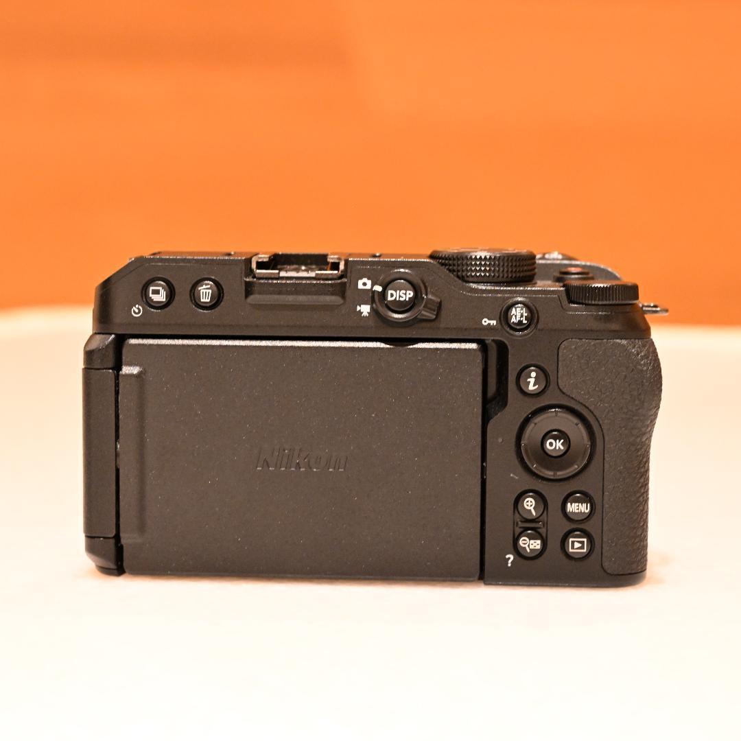 【中古美品】Nikon Z30本体＋DX16-50Kit 純正予備バッテリー付