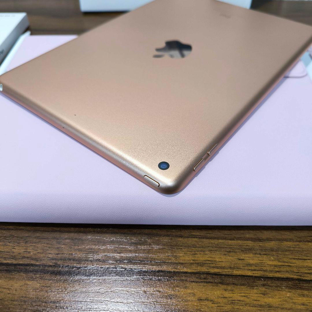 iPad 第6世代 Wi-Fi 128GB ケースとキーボード、タッチペン