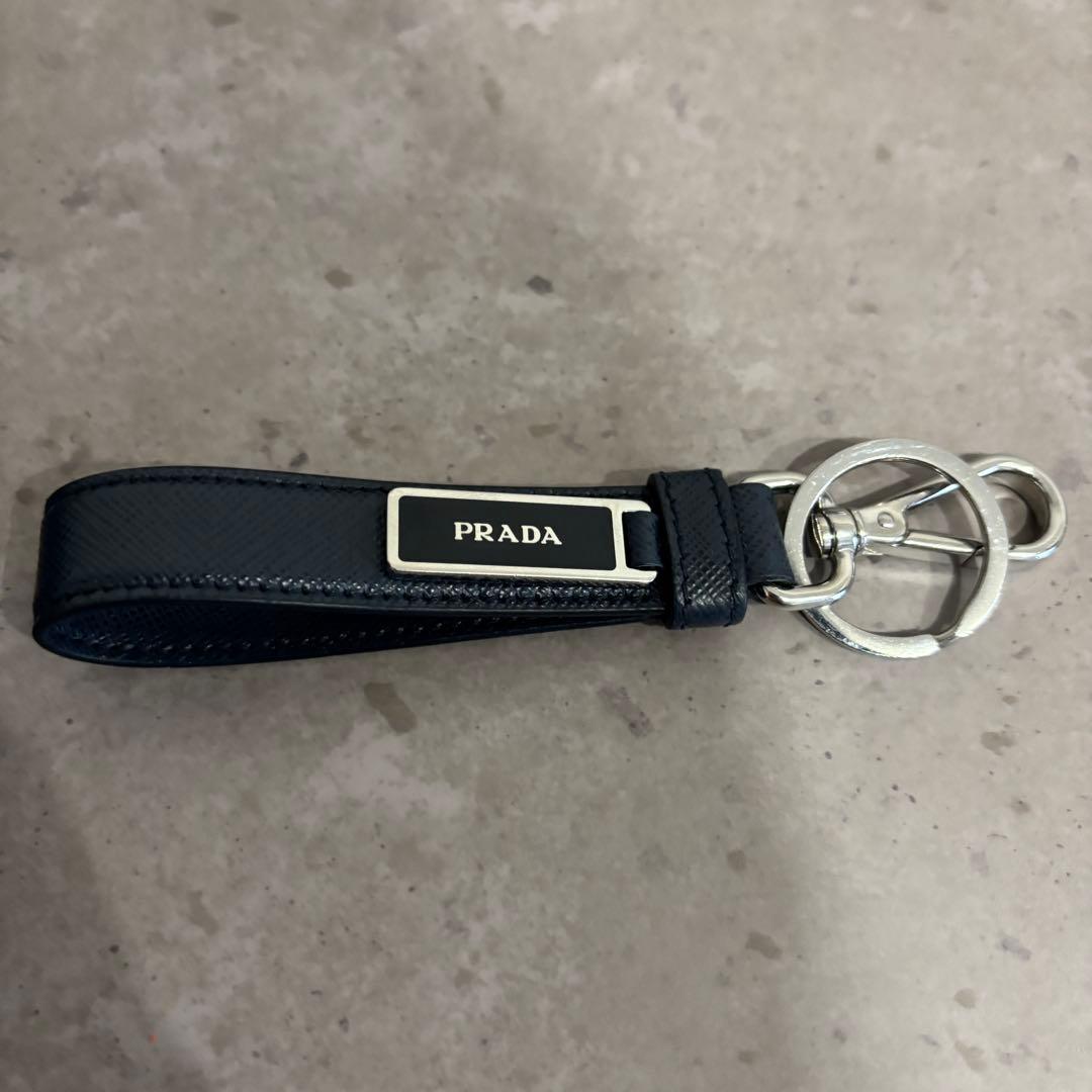 やんぬPRADA キーリング　ネイビー