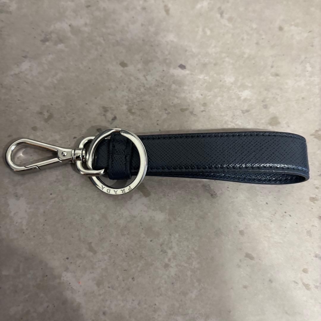 やんぬPRADA キーリング　ネイビー