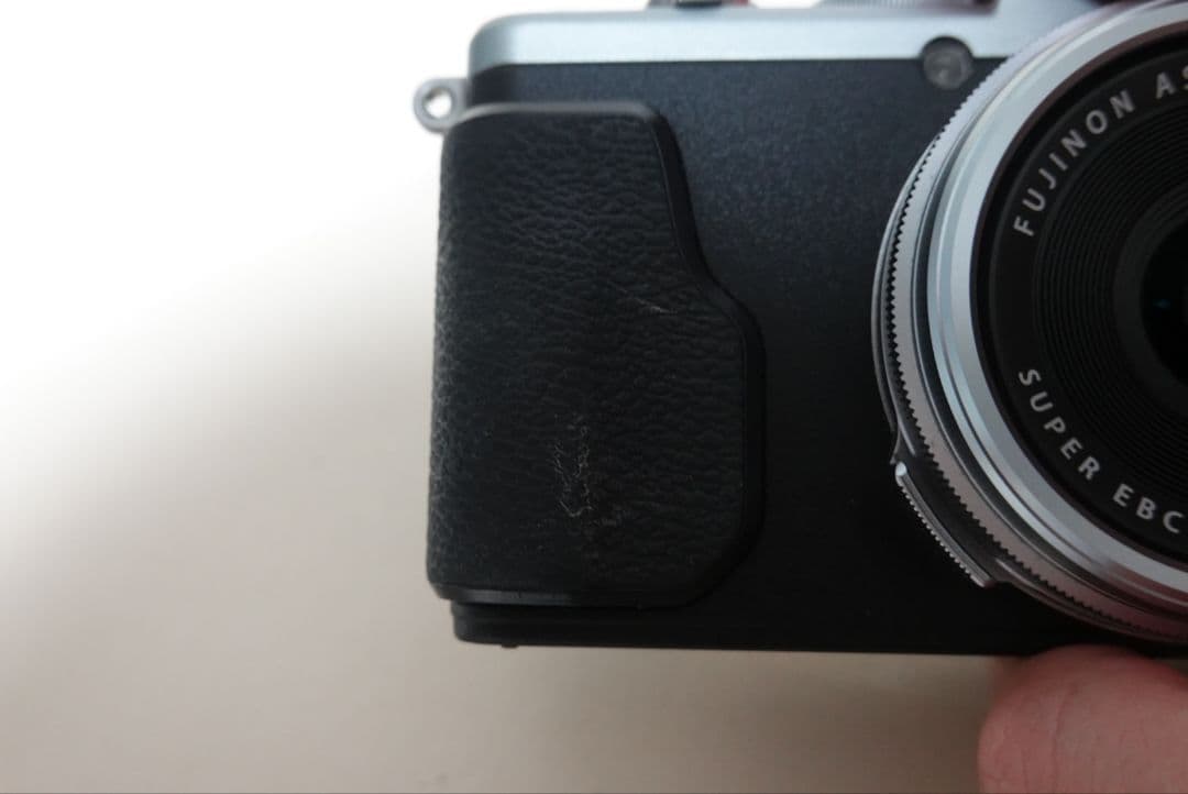 FUJIFILM X70 コンパクトデジタルカメラ