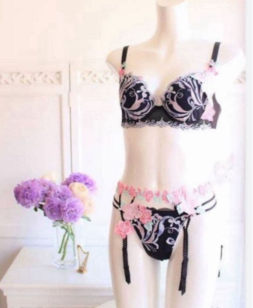 ワコール/サルート 66グループ 新品タグ付 P-upブラTバックD75 BL