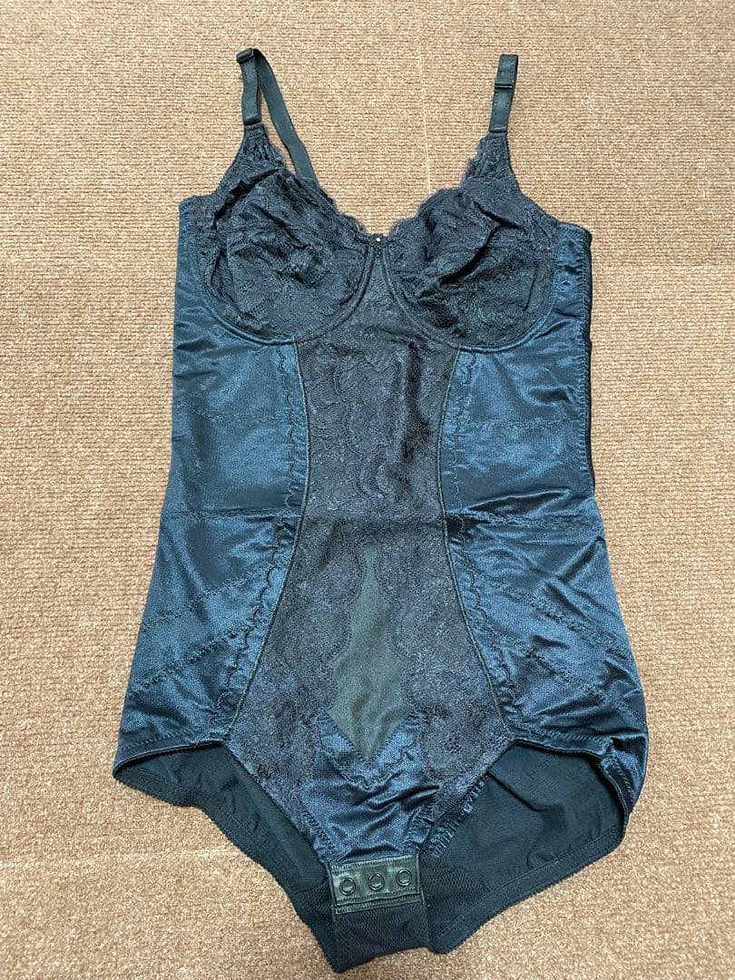 【新品】シャンデール　ボディスーツ　E85