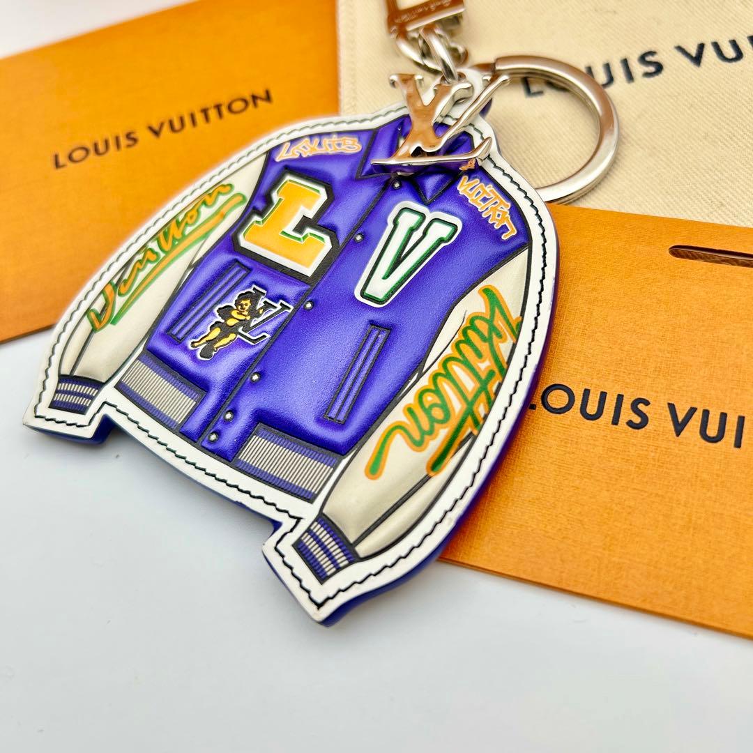 ブラック専用 極美品 ルイヴィトン ジャケット キーホルダー MP3385