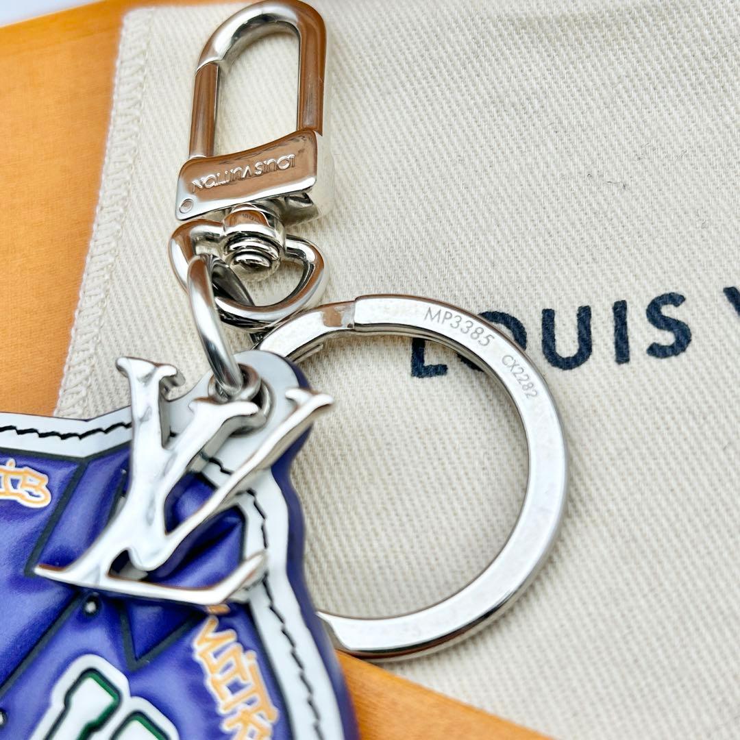 ブラック専用 極美品 ルイヴィトン ジャケット キーホルダー MP3385