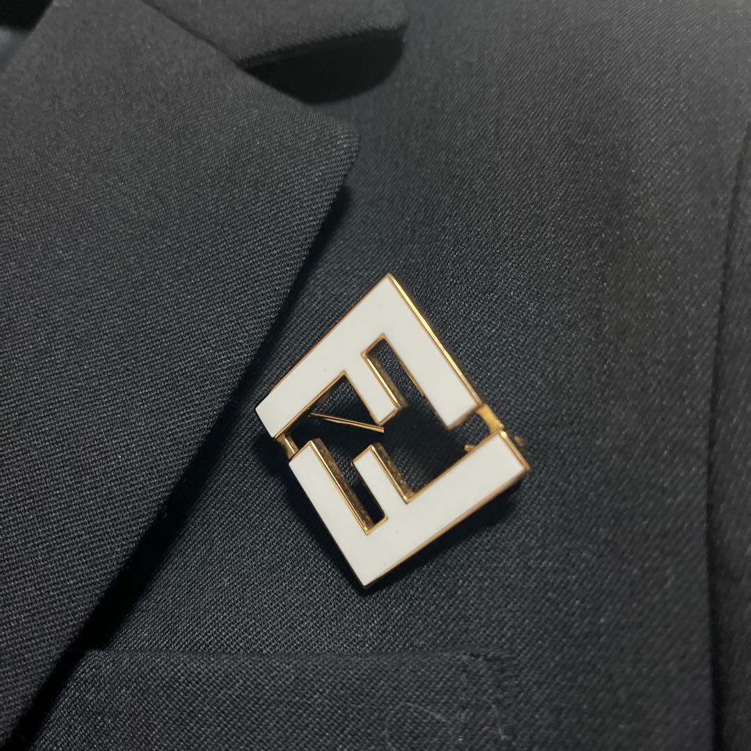 FENDI 正規品　ブローチ フォーエバー FFロゴ ホワイト ゴールド ピン