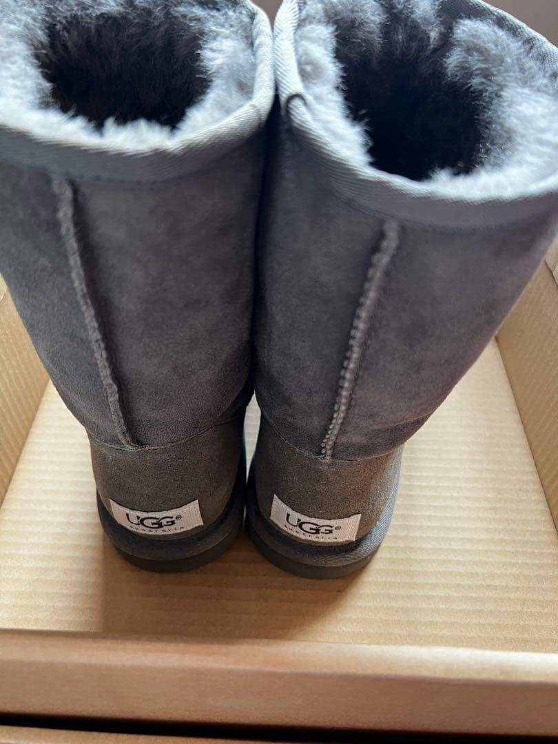「ほぼ新品」UGG（アグ）ムートンブーツ　グレー　23cm