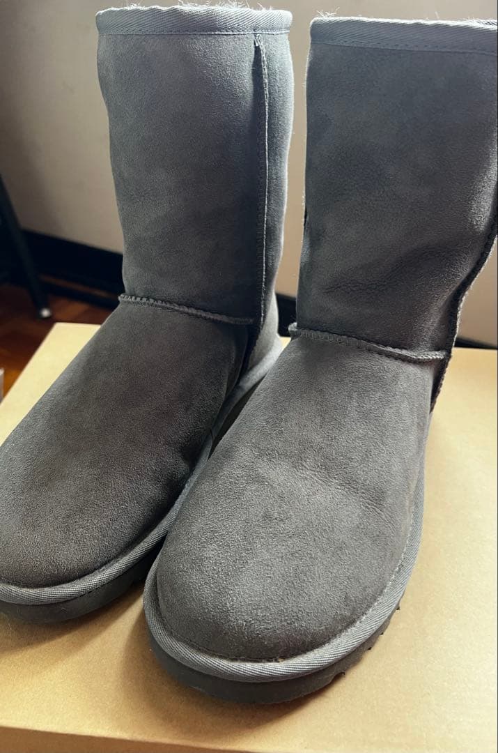 「ほぼ新品」UGG（アグ）ムートンブーツ　グレー　23cm