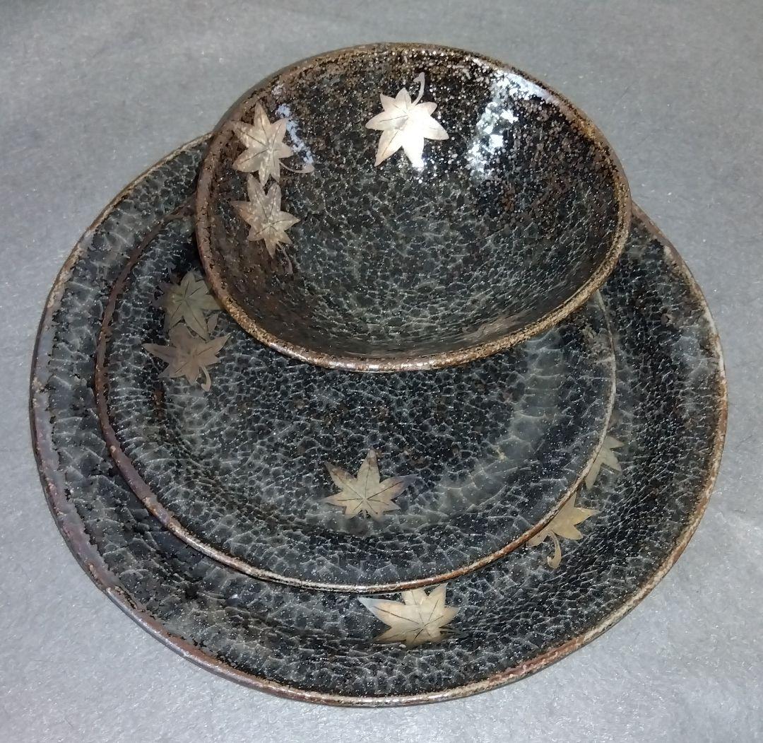 美濃焼の名工 三浦繁久作品　鼠志野紅葉紋様の向付け中鉢と中皿と大皿 の三種類