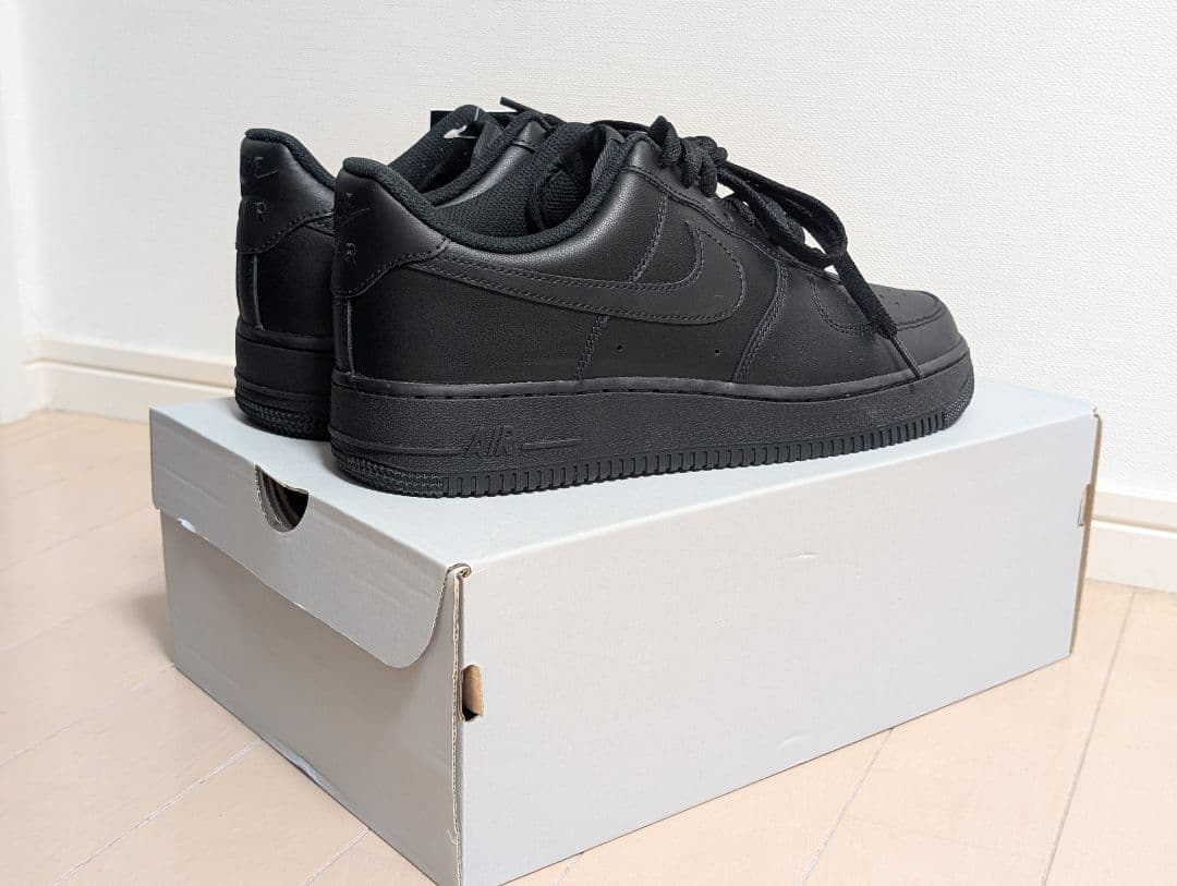 新品　ナイキ　Nike Air Force 1 '07 ブラック　27.5cm