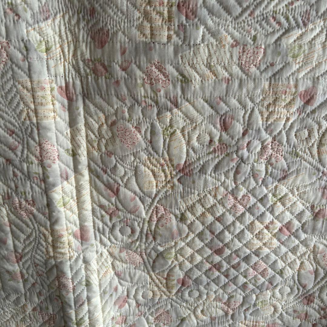 ハンドメイド パッチワークアルファベットと花のメッセージキルト