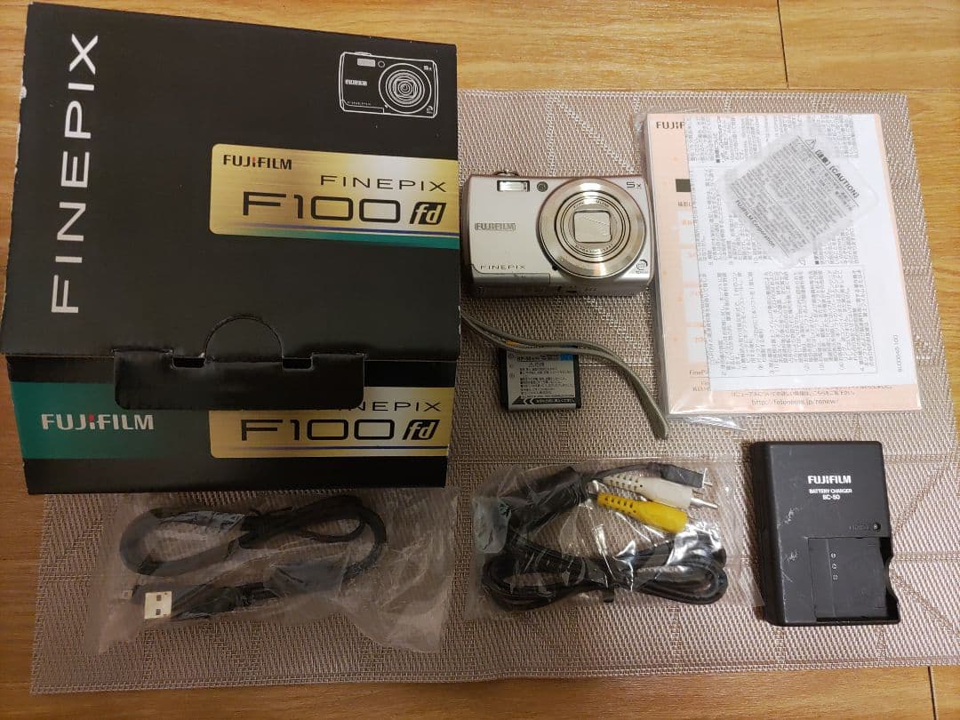 FUJIFILM FinePix F100fd コンデジ デジカメ