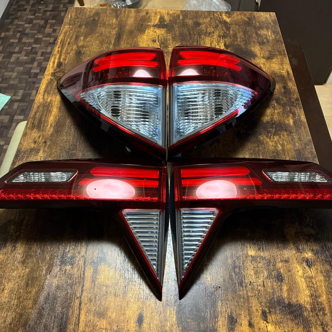 ホンダヴェゼルテールランプセット レッド/クリア