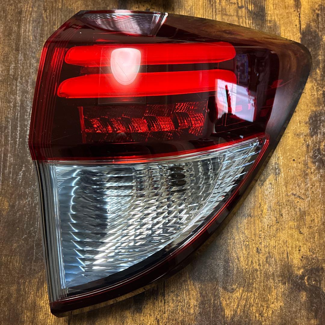 ホンダヴェゼルテールランプセット レッド/クリア