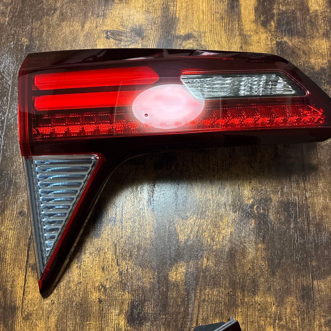 ホンダヴェゼルテールランプセット レッド/クリア