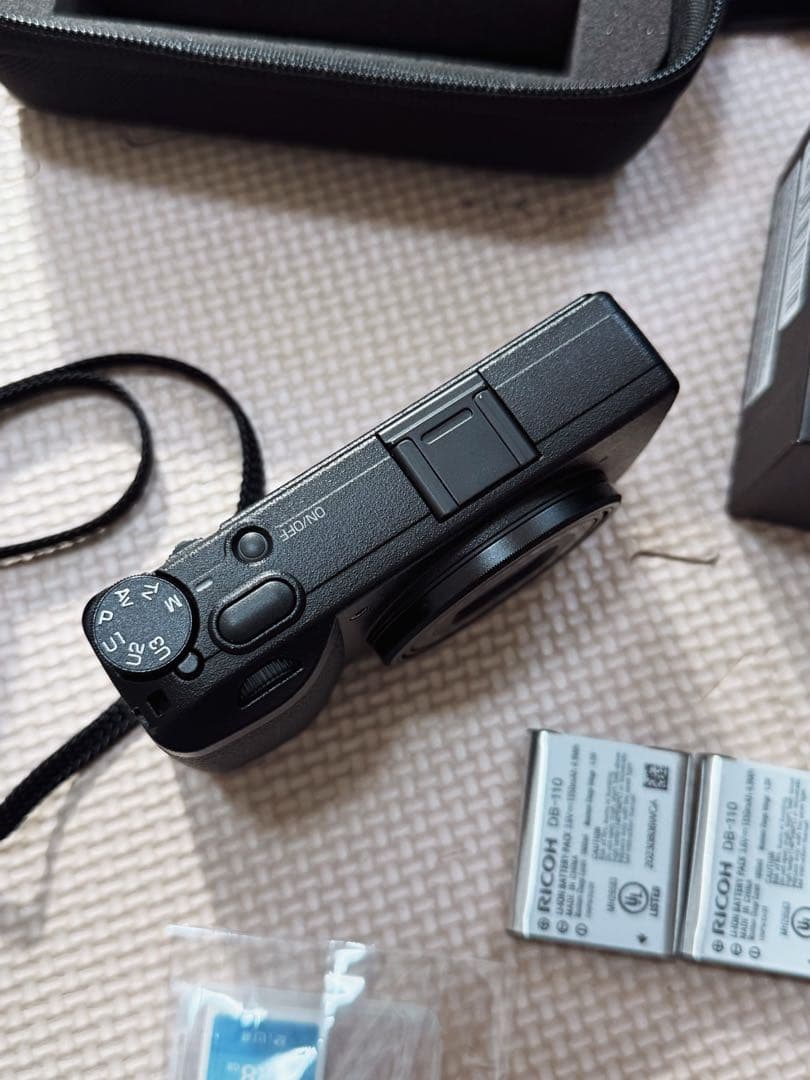 RICOH GR III コンパクトデジタルカメラ　フラッシュと多数おまけ