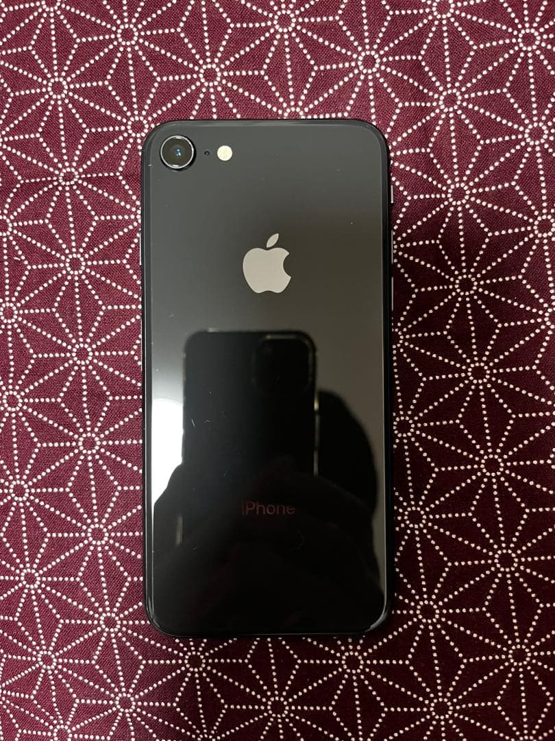 (美品)iPhone 8 64GB ドコモ SIMロック解除済み
