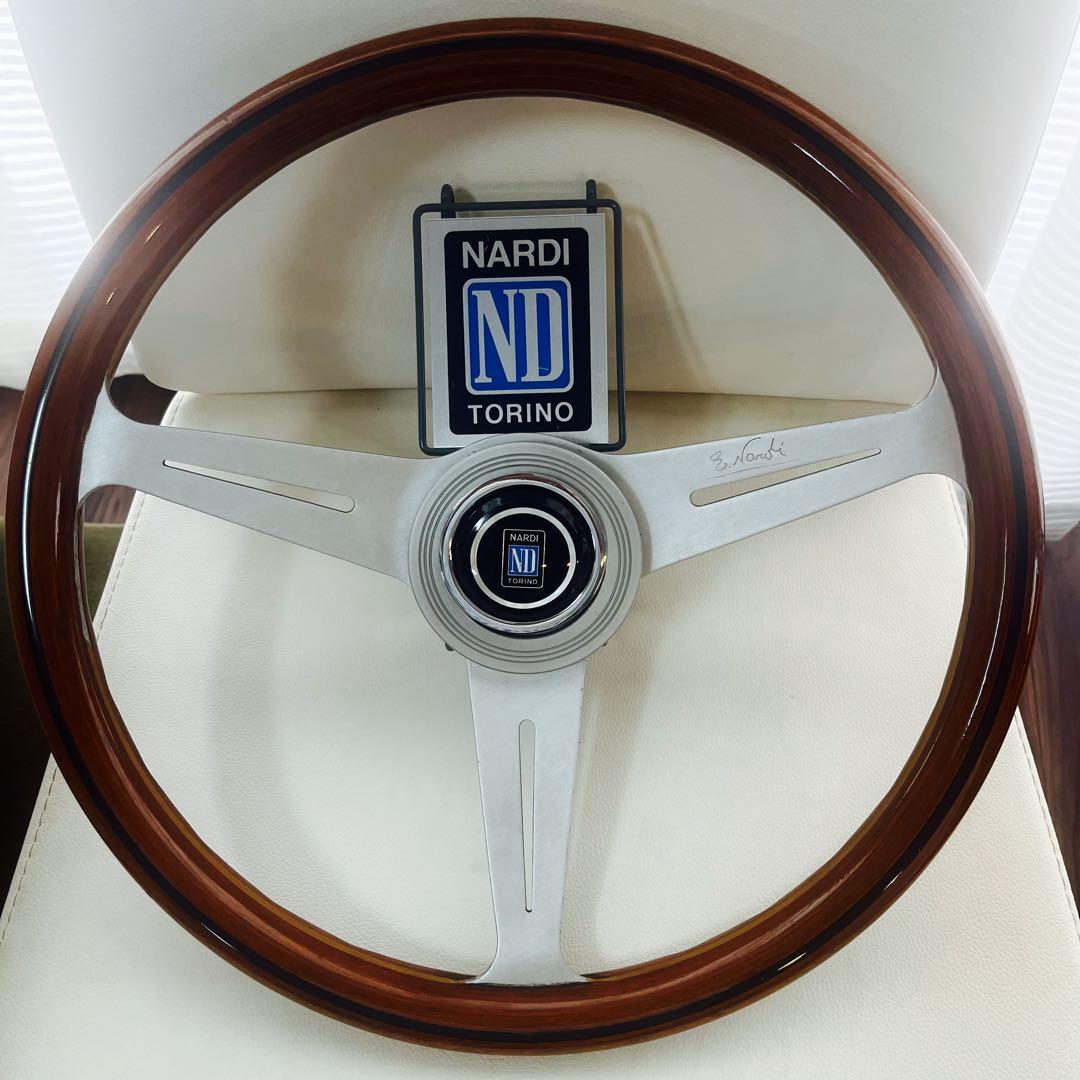 ナルディ　ウッド ステアリング シルバースポーク　飾り台付