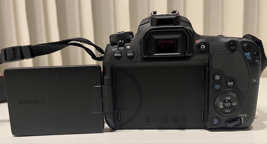 Canon EOS 9000D + EF-S 18-135mm レンズ