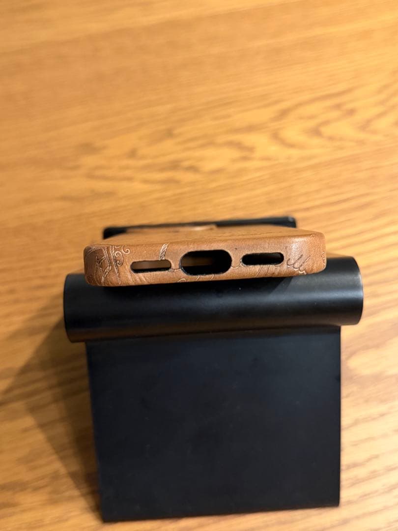 【極美品】Berluti iPhone15 pro用ケース