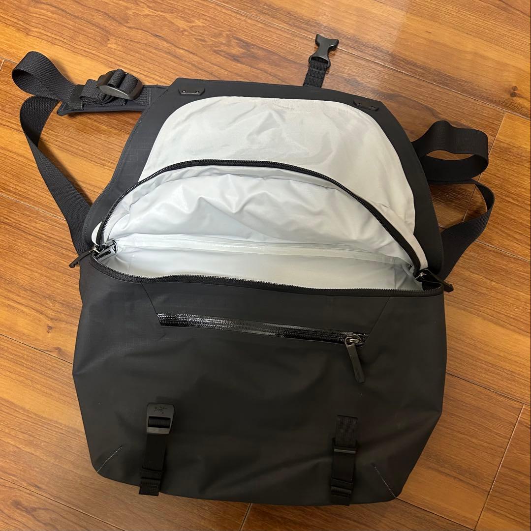 アークテリクス グランヴィル 10 クーリエ バッグ ブラック